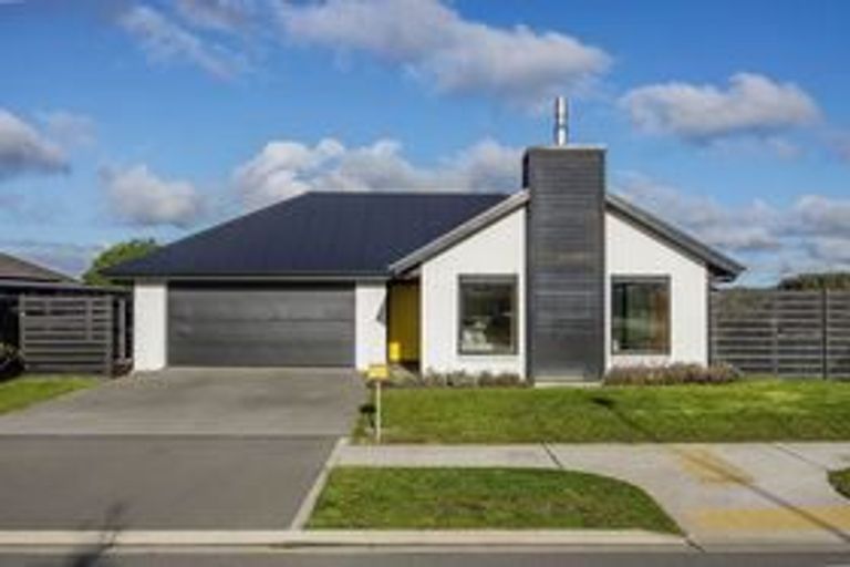 Photo of property in 24 Shillingford Boulevard, Rolleston, 7615