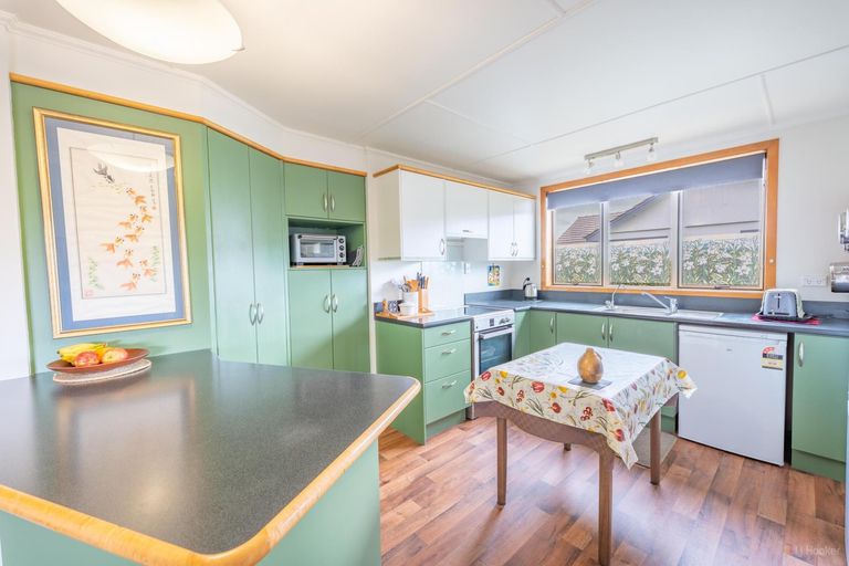 Photo of property in 8 Moorhouse Street, Waimate, 7924