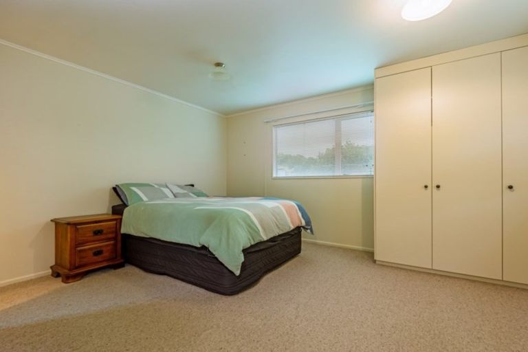 Photo of property in 86 Wikiriwhi Crescent, Awapuni, Palmerston North, 4412