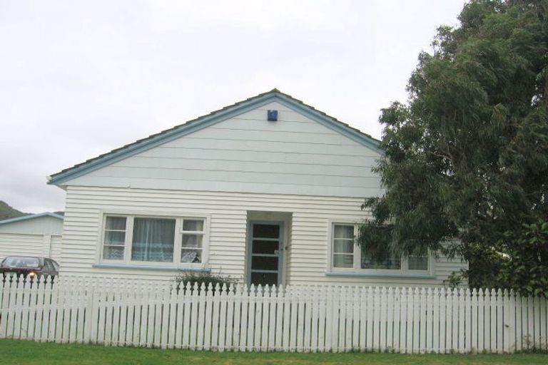 Photo of property in 3a Davies Street, Tawa, Wellington, 5028