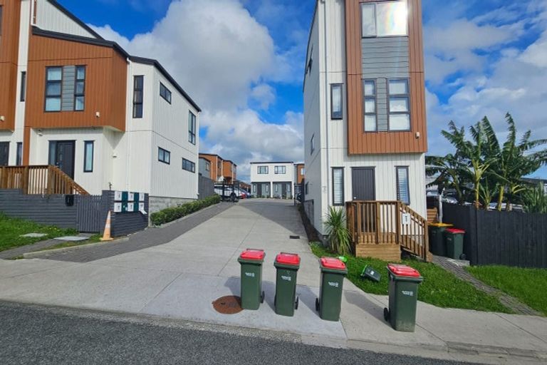Photo of property in 9/6 Kereru Street, Henderson, Auckland, 0612