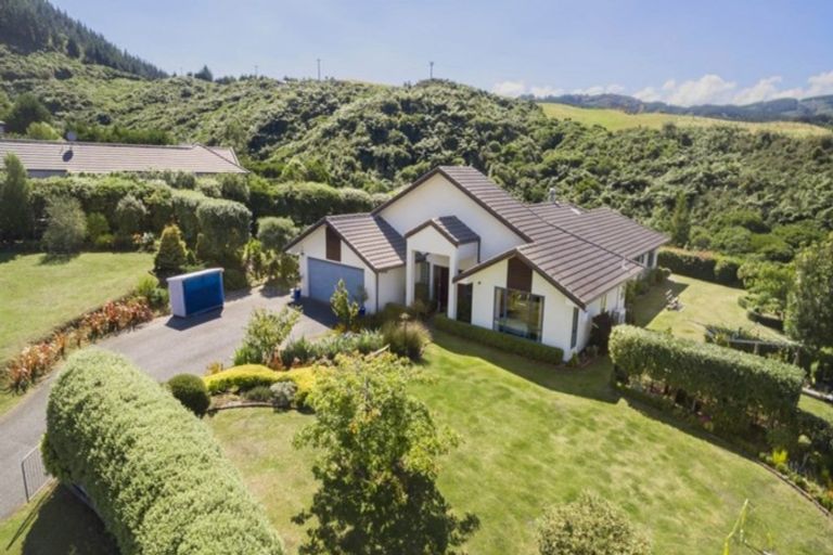 Photo of property in 14 Grace Nicholls Grove, Riverstone Terraces, Upper Hutt, 5018