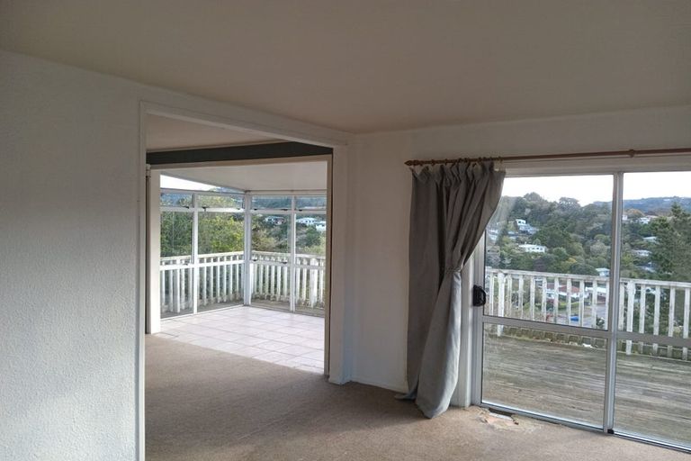 Photo of property in 32 Castle Crescent, Stokes Valley, Lower Hutt, 5019