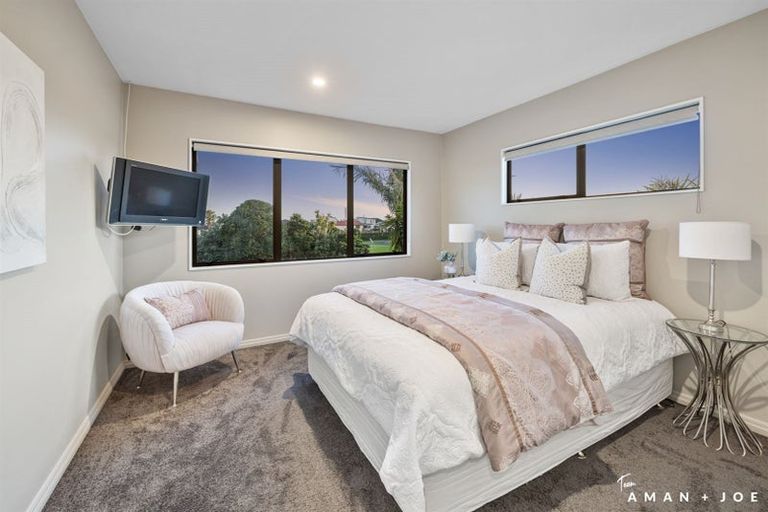 Photo of property in 8 Waikura Drive, Te Atatu Peninsula, Auckland, 0610