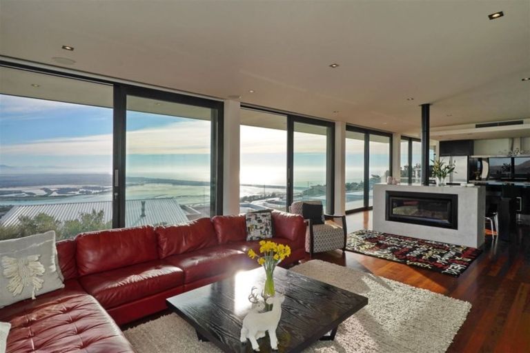 Photo of property in 1 Clearview Lane, Mount Pleasant, Christchurch, 8081