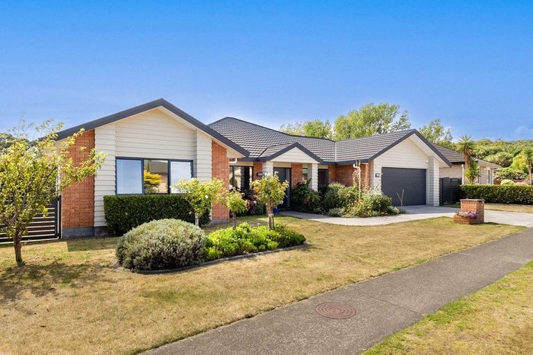 Photo of property in 23 Harry Shaw Way, Raumati South, Paraparaumu, 5032