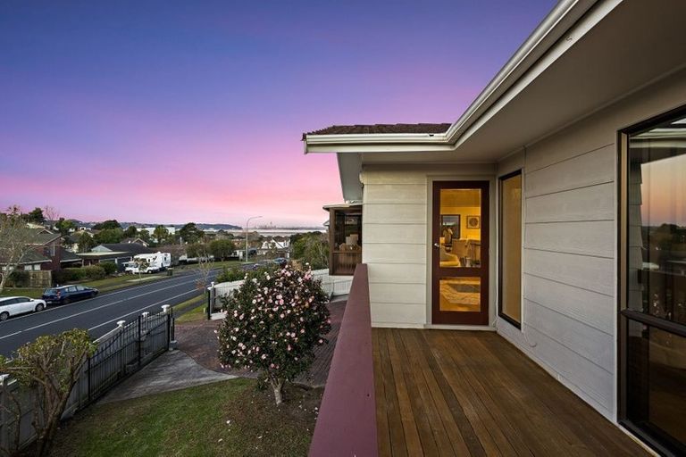 Photo of property in 27 Marina View Drive, West Harbour, Auckland, 0618