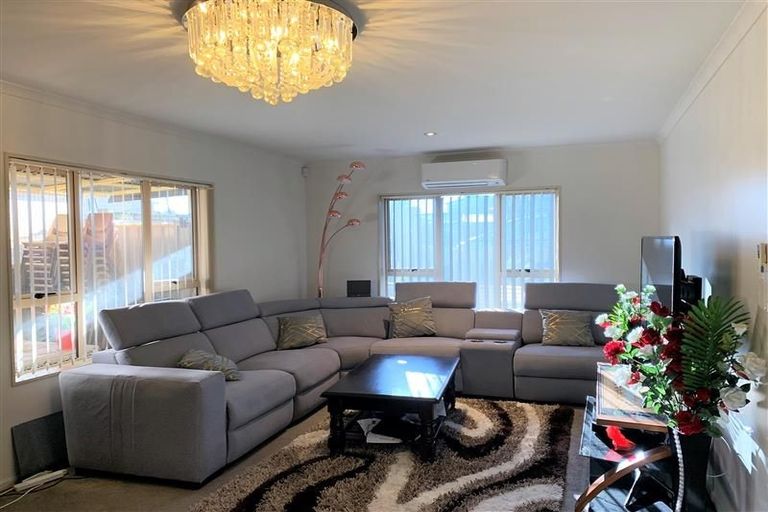 Photo of property in 3 Kirikiri Drive, Papakura, 2110