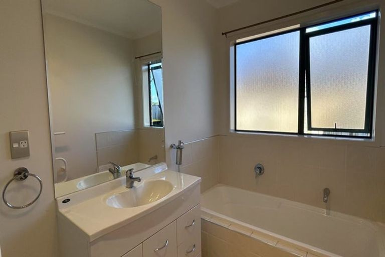 Photo of property in 3 Reinheimer Place, Flat Bush, Auckland, 2016