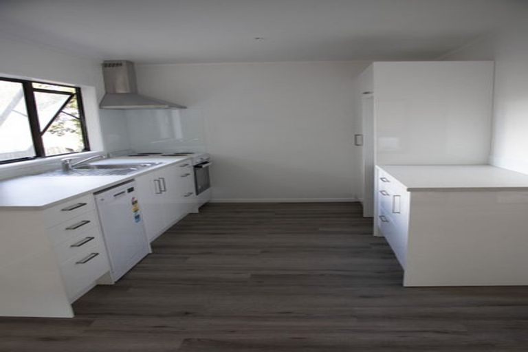 Photo of property in 2/128 Manuka Road, Bayview, Auckland, 0629