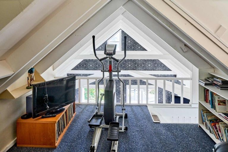 Photo of property in 55 Rona Street, Eastbourne, Lower Hutt, 5013