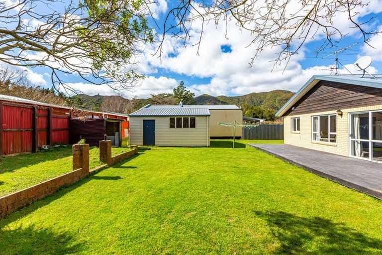 Photo of property in 3 Ipswich Grove, Wainuiomata, Lower Hutt, 5014