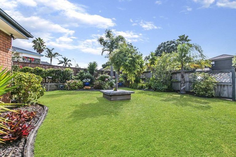 Photo of property in 4 Woodview Rise, Botany Downs, Auckland, 2010