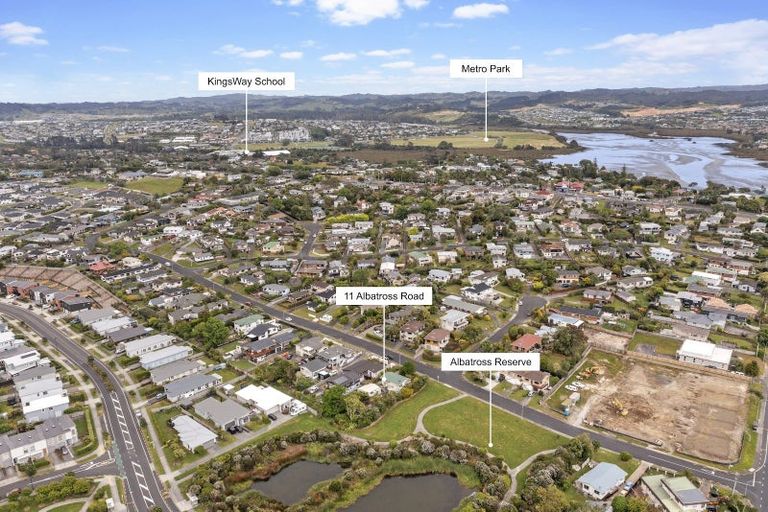 Photo of property in 11 Albatross Road, Red Beach, 0932