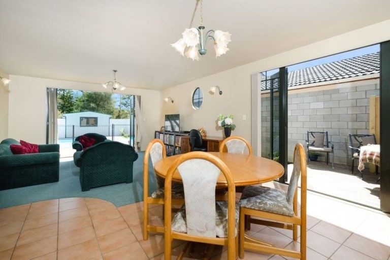 Photo of property in 7 Holgate Avenue, Herald Island, Auckland, 0618