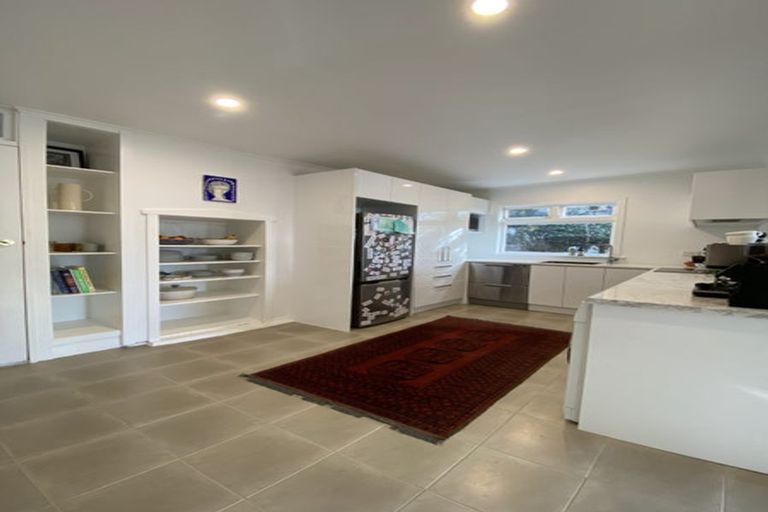 Photo of property in 35 Bayview Road, Paremata, Porirua, 5024