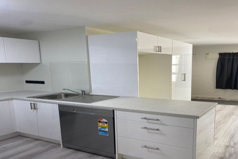 Photo of property in Drummond Street Flats, 17/19 Drummond Street, Mount Cook, Wellington, 6021
