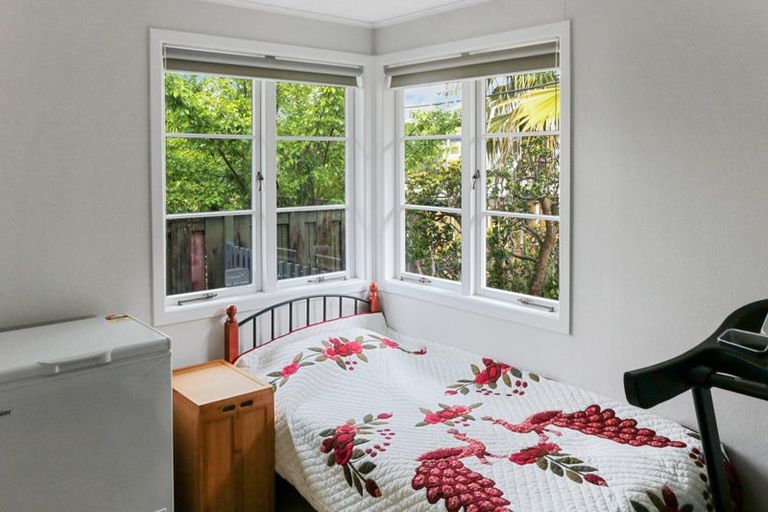 Photo of property in 1 Marewa Street, Te Atatu South, Auckland, 0610