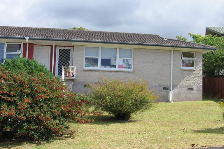 Photo of property in 32 Rosewarne Crescent, Glendene, Auckland, 0602
