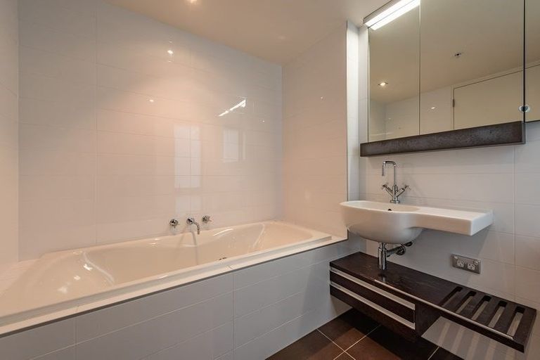 Photo of property in Mariner, 1a/140 Oriental Parade, Oriental Bay, Wellington, 6011