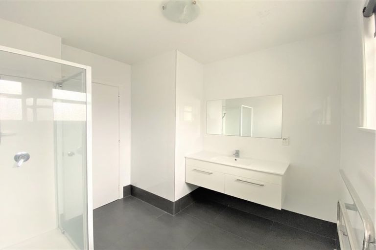 Photo of property in 85 Sturges Road, Henderson, Auckland, 0612