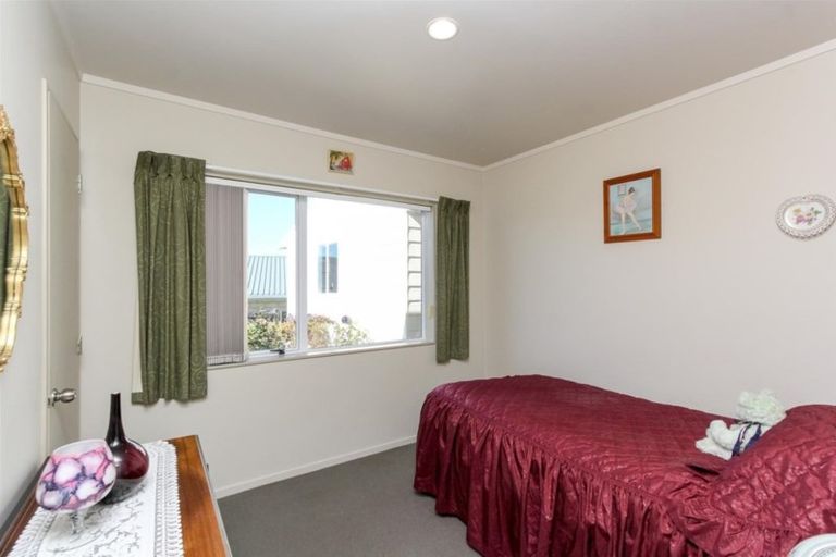 Photo of property in 6 Fantome Place, Whalers Gate, New Plymouth, 4310
