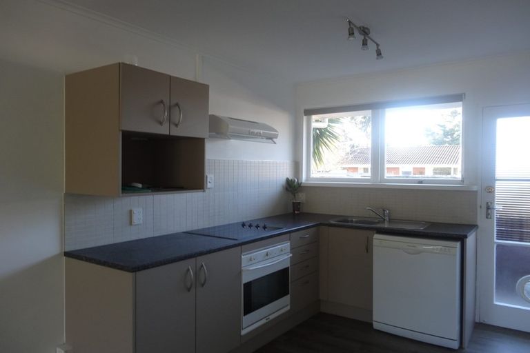 Photo of property in 2/7a Corrella Road, Belmont, Auckland, 0622