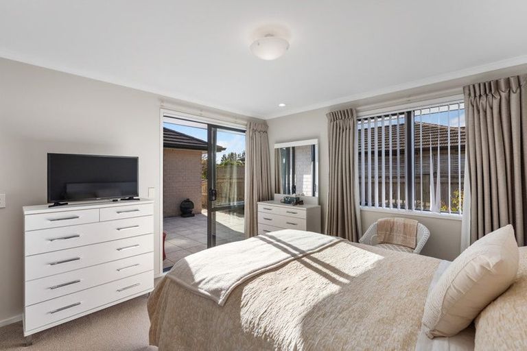 Photo of property in 12 Mcgregor Place, Paraparaumu, 5032