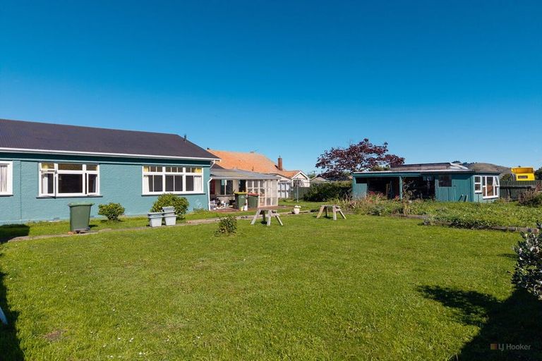 Photo of property in 1 Maude Street, Waimate, 7924
