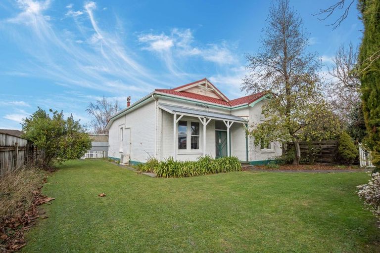Photo of property in 624 Featherston Street, Roslyn, Palmerston North, 4414