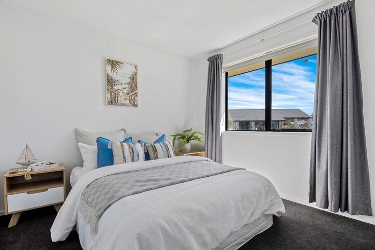 Photo of property in 3b Shillingford Boulevard, Rolleston, 7615