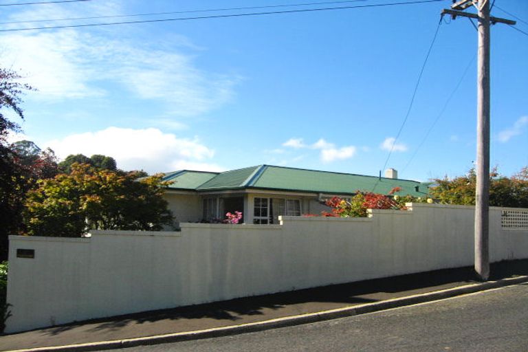 Photo of property in 1 Colquhoun Street, Glenross, Dunedin, 9011