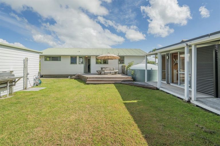 Photo of property in 23 Hawk Hill Crescent, Cooks Beach, Whitianga, 3591