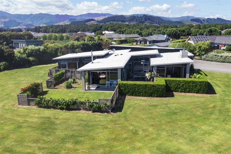 Photo of property in 5 Laurent Way, Ohau, Levin, 5570