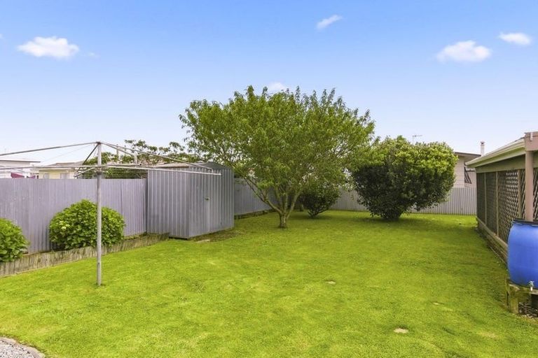 Photo of property in 14 Solway Street, Levin, 5510