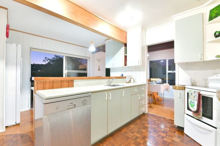 Photo of property in 5 Mayfair Crescent, Mairangi Bay, Auckland, 0630