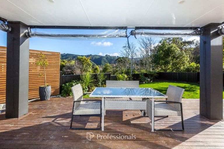 Photo of property in 22 Rewarewa Way, Timberlea, Upper Hutt, 5018
