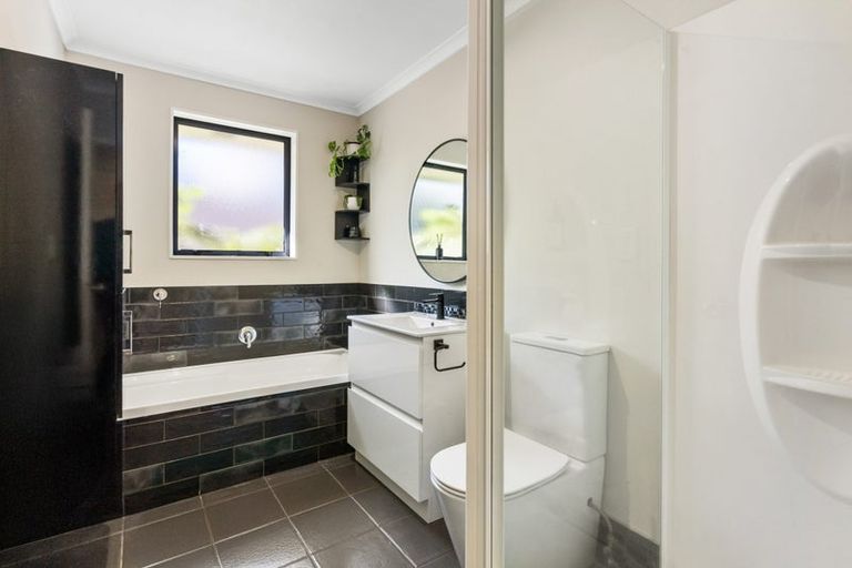 Photo of property in 19 William Gamble Drive, Greenhithe, Auckland, 0632
