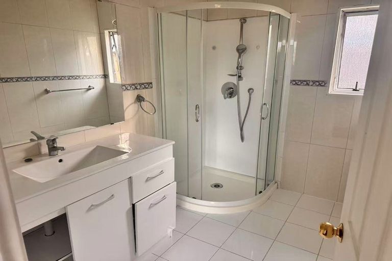 Photo of property in 5 Tesla Place, Totara Vale, Auckland, 0629