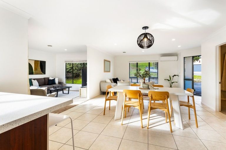 Photo of property in 40 Rising Parade, Fairview Heights, Auckland, 0632