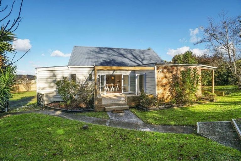 Photo of property in 72 Matua Road, Huapai, Kumeu, 0810
