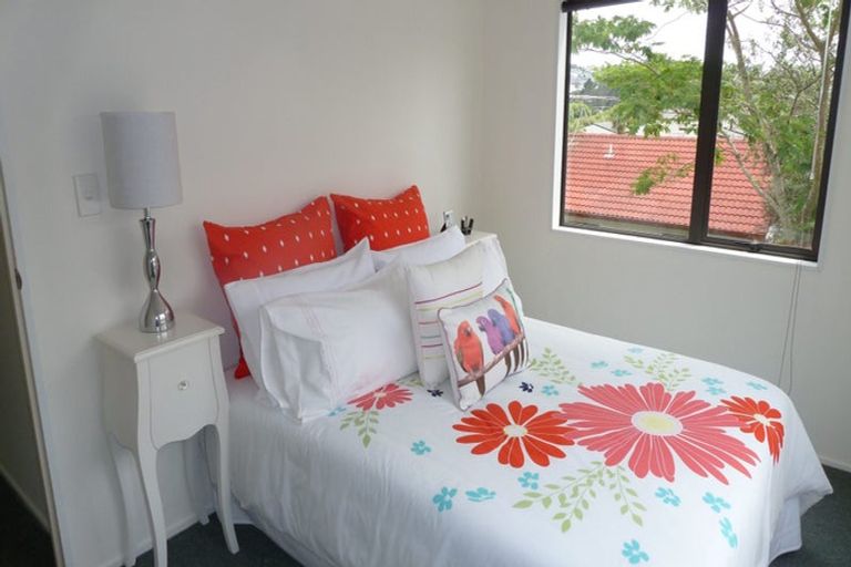 Photo of property in 1/44 Fields Parade, Oteha, Auckland, 0632