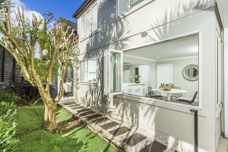 Photo of property in 72b Parr Terrace, Castor Bay, Auckland, 0620