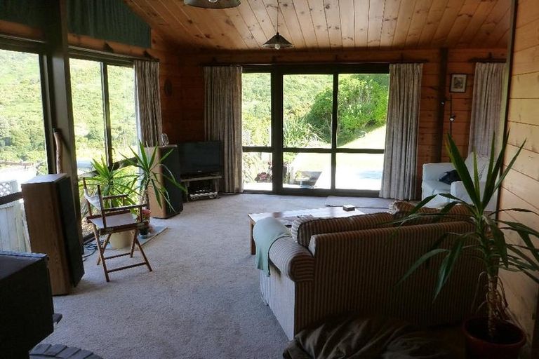 Photo of property in 16 John Witton Drive, Crofton Downs, Wellington, 6035