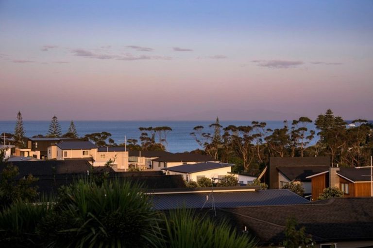 Photo of property in 5 Tuatini Place, Long Bay, Auckland, 0630