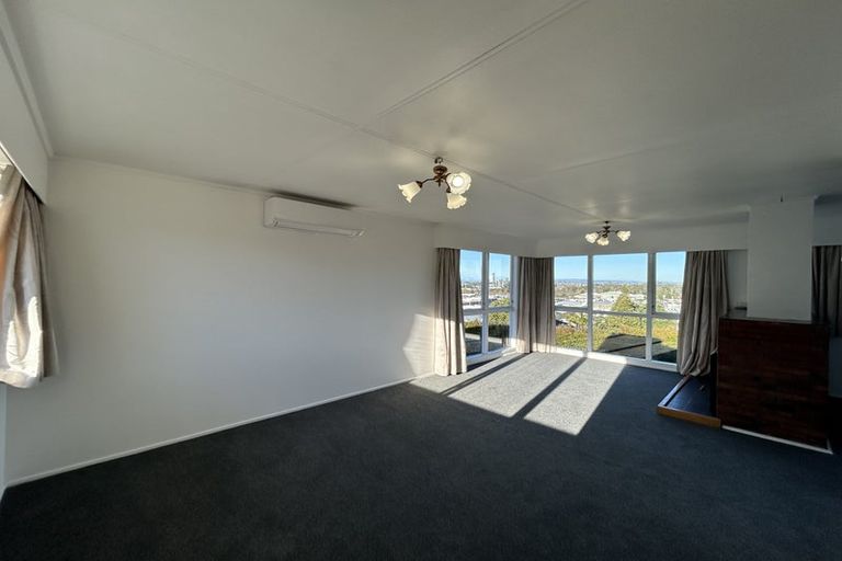 Photo of property in 23 Marcel Place, Glenfield, Auckland, 0629
