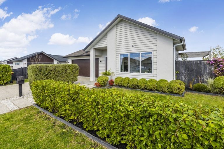 Photo of property in 14 Paso Fino Crescent, Karaka, Papakura, 2113