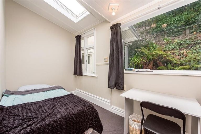 Photo of property in 80 Kelburn Parade, Kelburn, Wellington, 6012