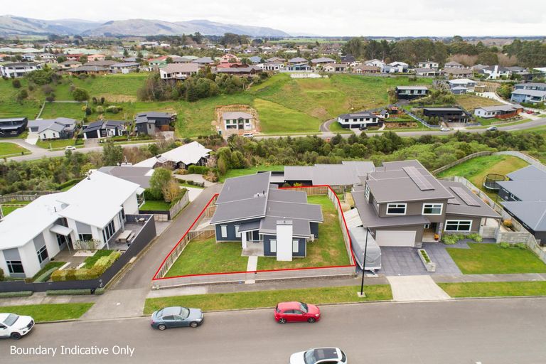 Photo of property in 23 Vaucluse Heights, Fitzherbert, Palmerston North, 4410