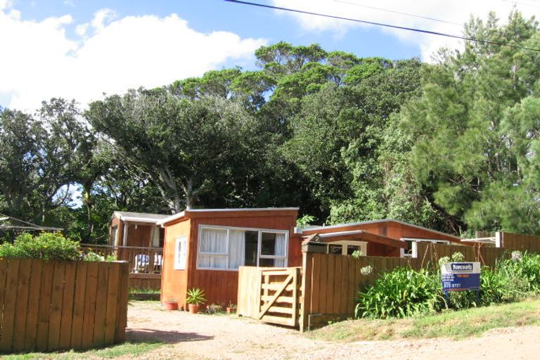 Photo of property in 2 Woollams Road, Onetangi, Waiheke Island, 1081
